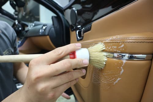 Bình xịt vệ sinh nội thất ô tô