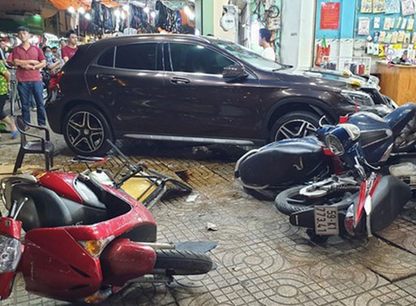 Xử lý thế nào khi ôtô bị mất lái?