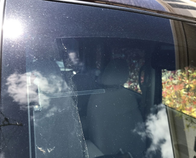 Làm thế nào để loại bỏ màng dầu trên kính chắn gió giúp kính lái sạch, trong tuyệt đối?